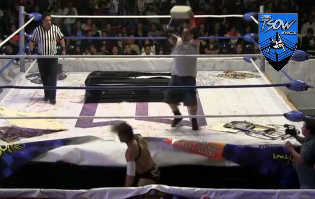 wrestler brutalmente colpito - wrestler portoricano