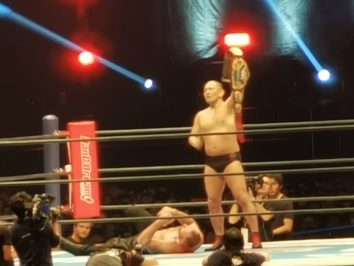 Minoru Suzuki sfida Jon Moxley