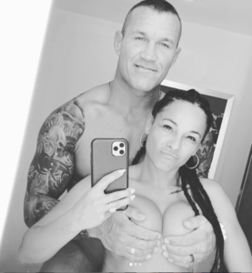 Randy Orton: foto hot con la moglie su Instagram