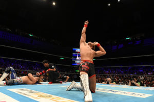 Tetsuya Naito è in piedi, Hiroshi Tanahashi no 