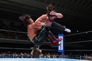 Review NJPW G1 Climax 30 - Day 1 Shingo scaraventa Jay sulle sue ginocchia capendo che non era ancora l'ora della MADE IN JAPAN
