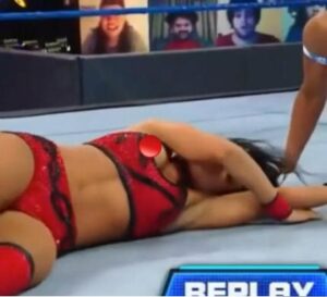 Zelina Vega: incidente con il costume durante SmackDown