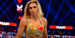 Charlotte Flair: piccolo incidente con il costume durante Monday Night RAW