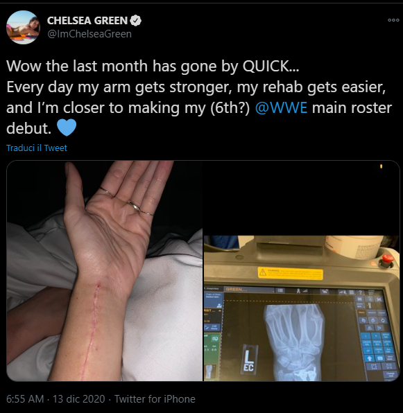 Chelsea Green mostra i segni dell'operazione al braccio