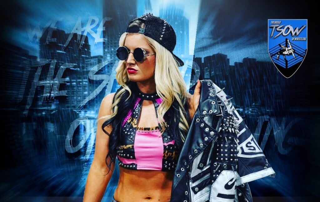 Toni Storm entra ad AEW All In con God Save The King