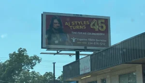 AJ Styles inserito in una pubblicità di una colonscopia