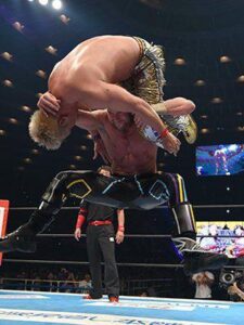 La OWA di Kenny Omega ai danni di Kazuchika Okada rappresentata sul nuovo titolo AEW