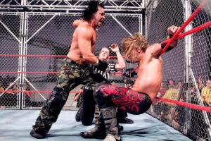 Matt Hardy ed Edge si danno battaglia all'interno di uno Steel Cage Match (Foto: Wrestling Delivery)