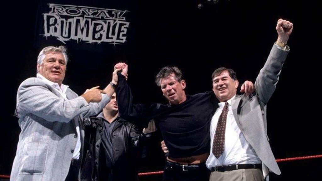 Vince McMahon festeggia la vittoria nel 1999 (Foto: Sky Sports)