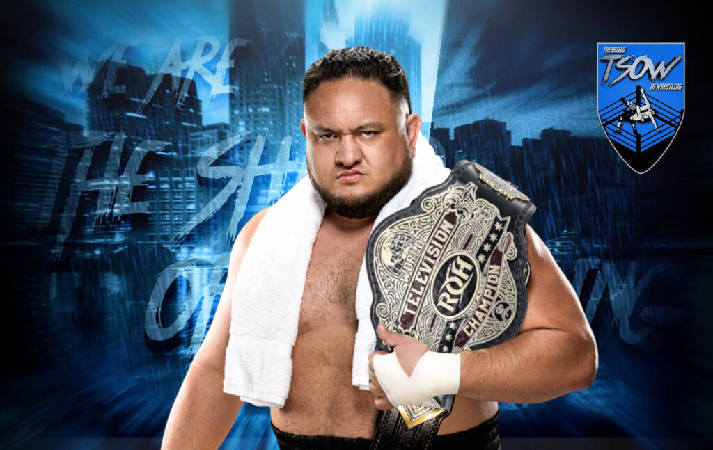 Samoa Joe spinge MJF durante l'entrata a All Out 2023