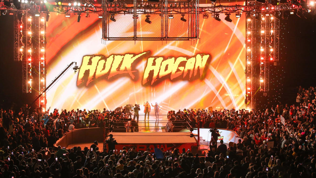 Hulk Hogan apre la puntata del trentesimo anniversario di RAW - (Fonte: WWE.com)