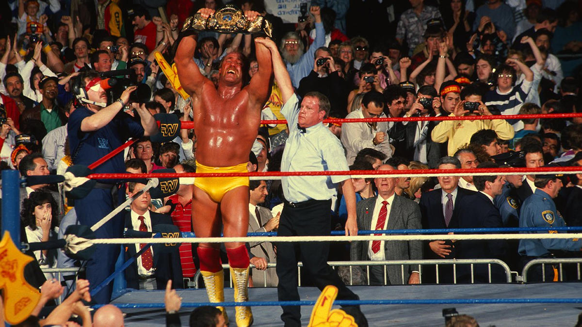 Hulk Hogan festeggia la vittoria del titolo - (Fonte: WWE.com)