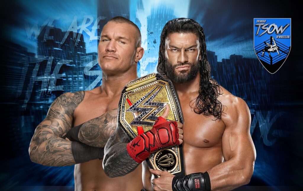 Randy Orton colpisce Roman Reigns con una RKO