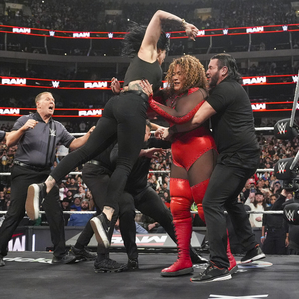 Rhea Ripley e Nia Jax sono pronte alla battaglia - (Fonte: WWE.com)