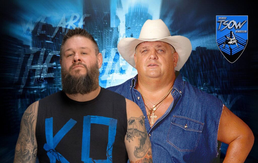 Kevin Owens parodia una maglietta di Dusty Rhodes a SmackDown