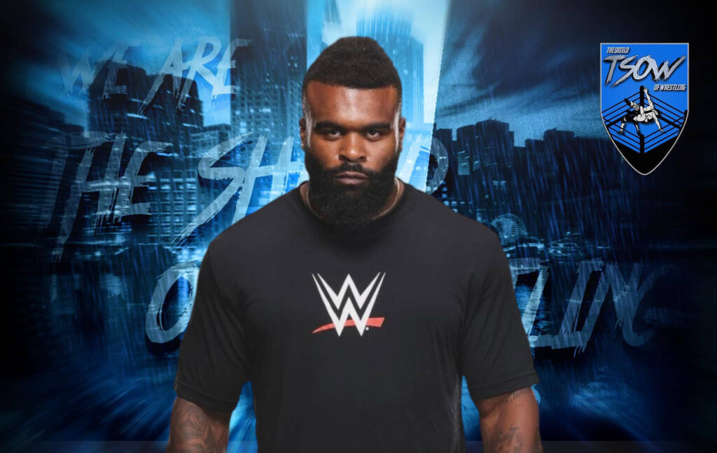 Elijah Holyfield morso a un orecchio durante WWE LFG