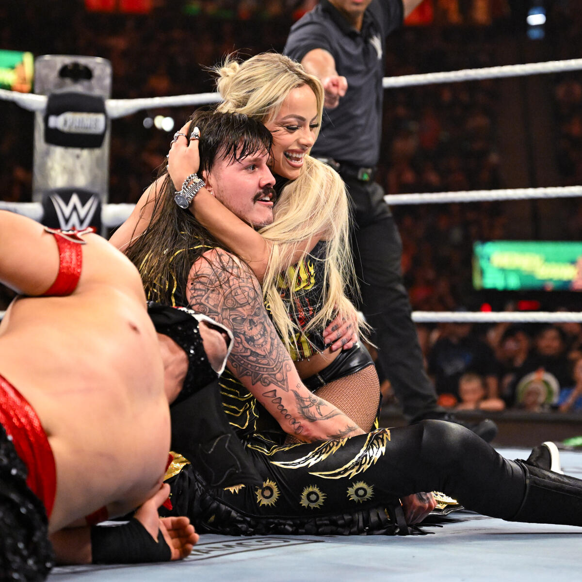 Money in the Bank 2025 – Pagelle del PLE della WWE Abbraccio post vittoria! - (Fonte: WWE.com)
