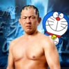 Minoru Suzuki vestito da Doreamon per un match
